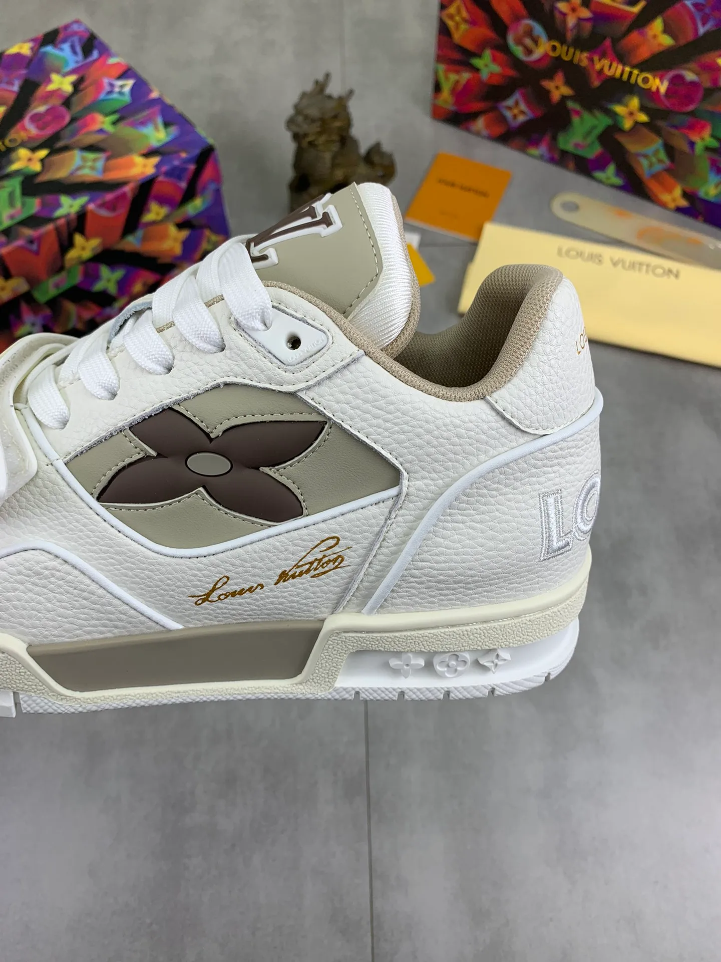 Men's shoes 💰P580 New style 💰💎💎Latest color High version 2025Louis*Vuitto* LV Traine Catwalk TRAINER outsole and fabric private model A shoe that definitely costs a lot of money and effort. This series was designed after the arrival of Vifgil. It is favored by many fans every season. Original TPU outsole Original packaging Men's size: 38-45 (46 can be customized) Color: 3️⃣ colors available (available from stock, super fast delivery)